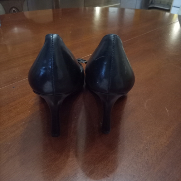 Paolo Corelli Black Peep Toe Heels with Bow Accent - Picture 4 of 6